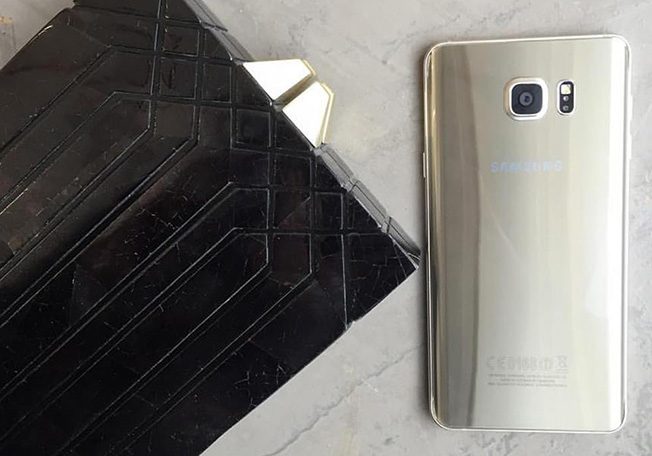 ما الذي يجمع مصممة الأزياء ناتالي طراد بـ Galaxy Note 5؟