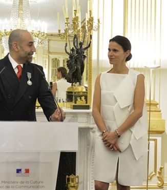 وزيرة الثقافة الفرنسية Aurelie Filippetti إلى جانب ربيع كيروز 