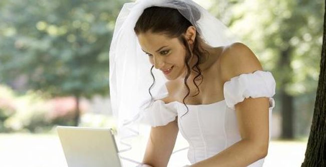 خدمات مميزة يقدمها موقع الفايسبوك إلى العروس 
