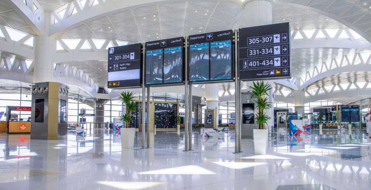 مطار الرياض يتصدر قائمة المطارات الدولية الكُبرى بعدد المسافرين ونسبة الالتزام السنويّة