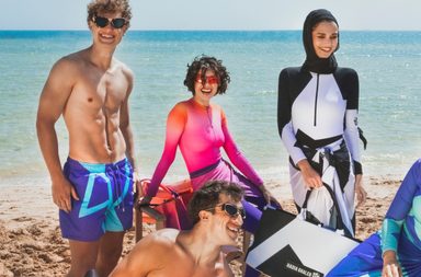 لقاء ياسمينة مع المصممة هادية غالب بعد عرض مجموعة ملابس السباحة في جدة