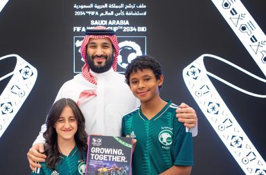 ولي العهد السعودي يبارك ملف استضافة كأس العالم 2034 لتسليمه لـ _فيفا_