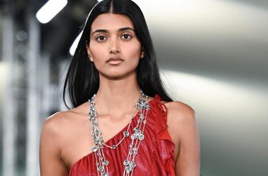 توقعات ياسمينة لأسبوع الموضة في لندن صيف 2025- الصورة من انستغرام londonfashionweek