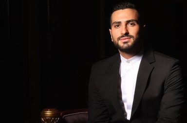 معاناة محمد الشرنوبي مع سارة الطباخ شبيهة بشيرين عبد الوهاب