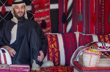 حذاء الأمير محمد بن سلمان ينفذ من الأسواق بعد ظهوره الأخير بالمخيم الشتوي في العلا