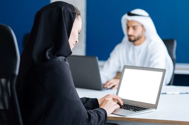 دليلكِ الشامل لمعرفة ساعات العمل في رمضان في السعودية لعام 2025